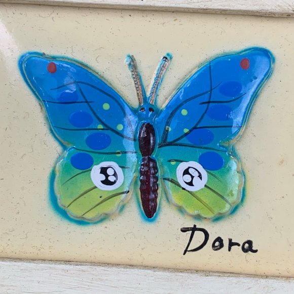 Vintage Butterfly Handpainted & Signed by Dora - Picture 4 of 6